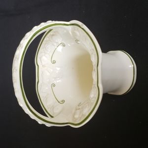 Small ceramic basket with green scrolls and trim AVR LONDON